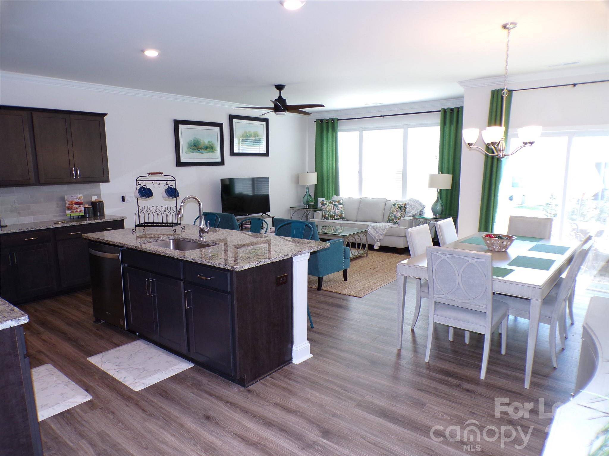 63 Creekview RD, Hendersonville, NC 28792