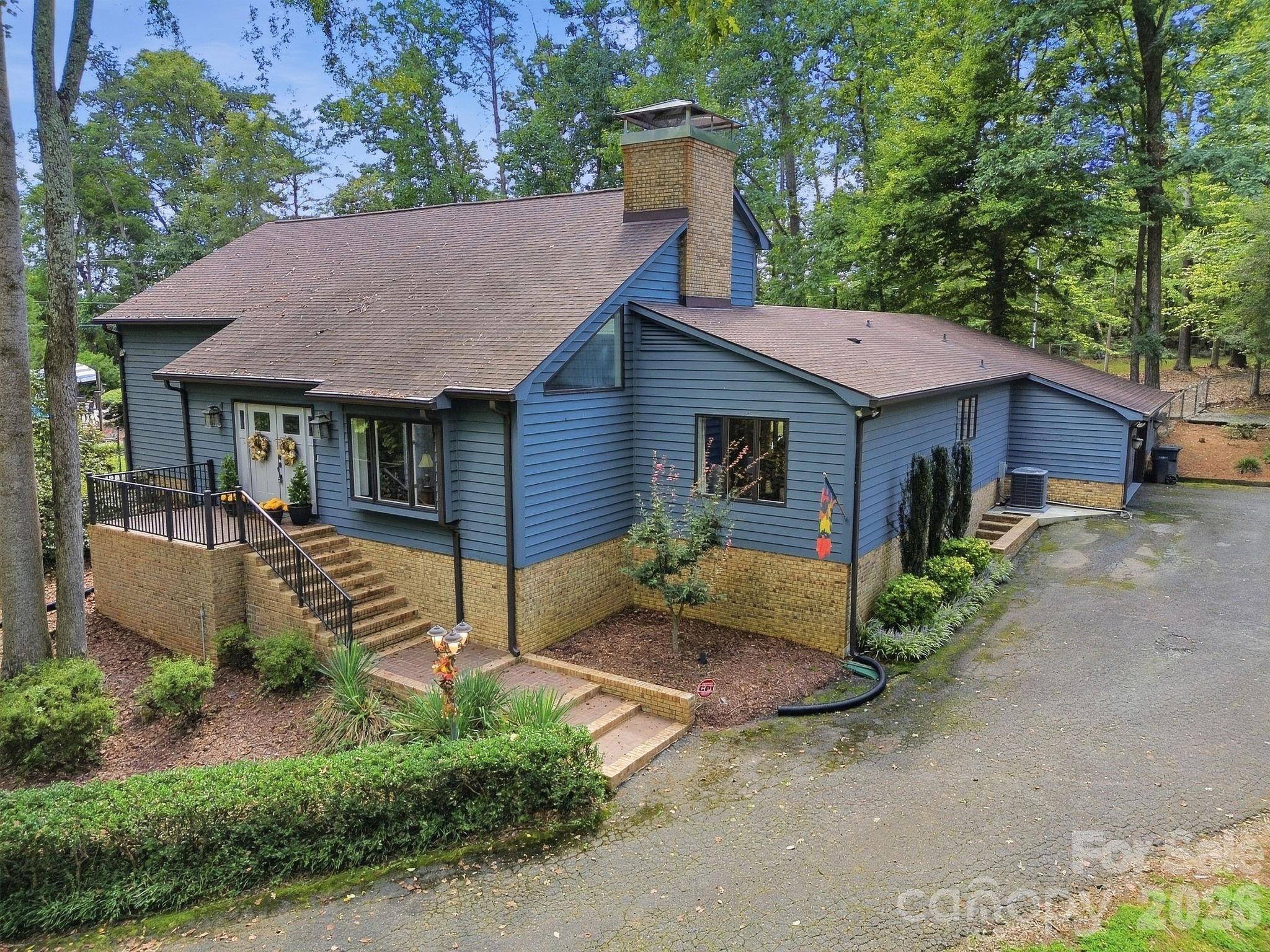 211 Lamplighter LN, Mount Holly, NC 28120