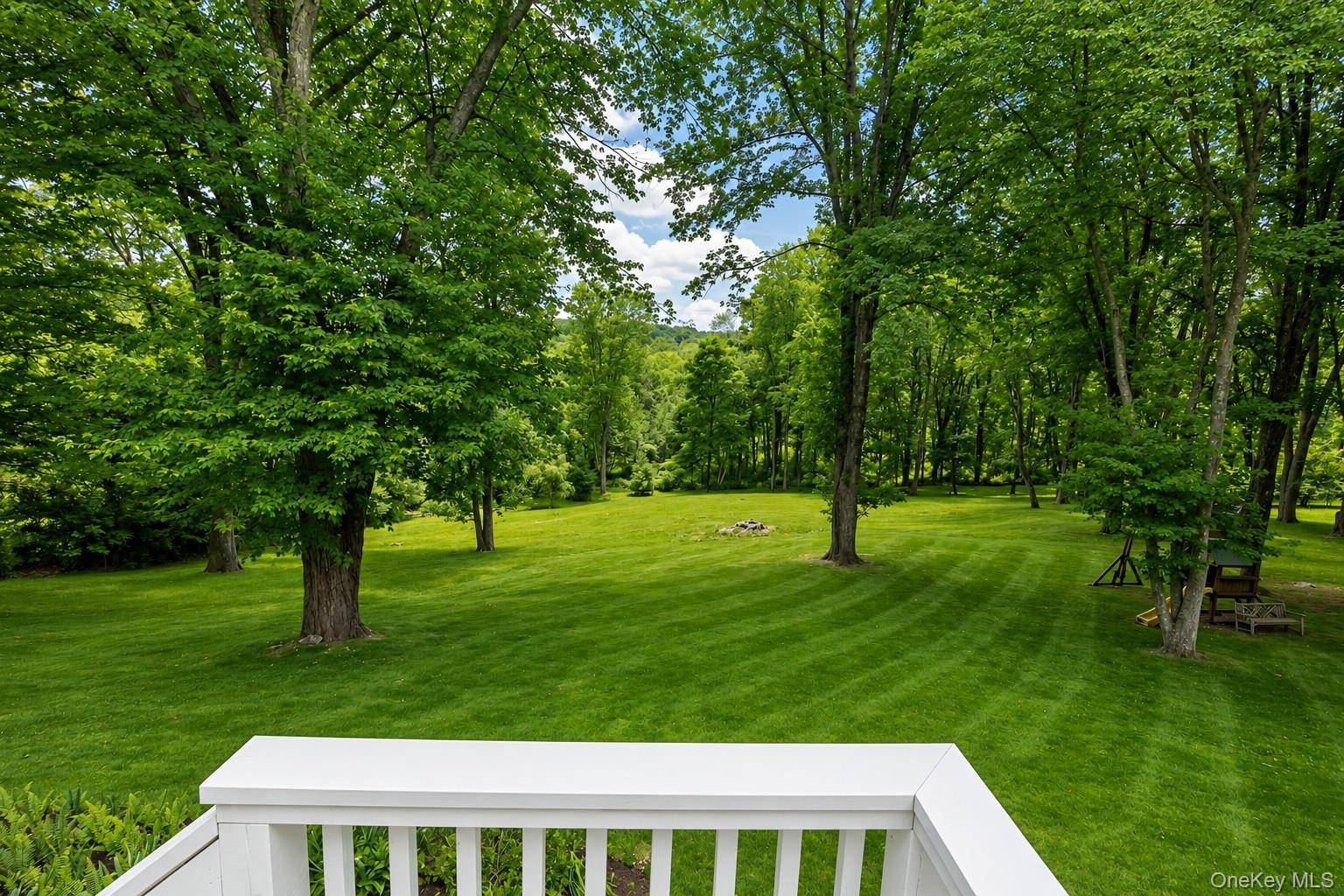 12 Hilltop RD, Waccabuc, NY 10597