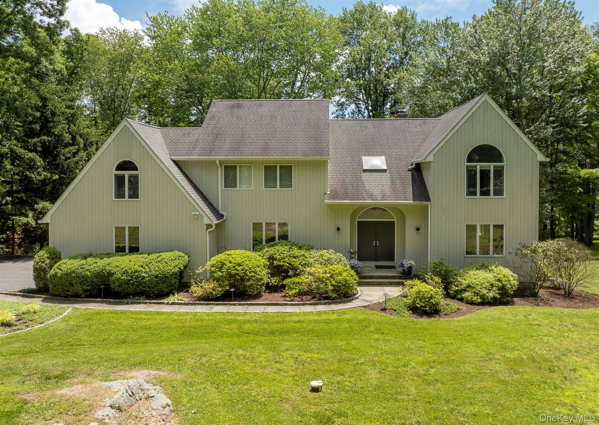 12 Hilltop RD, Waccabuc, NY 10597