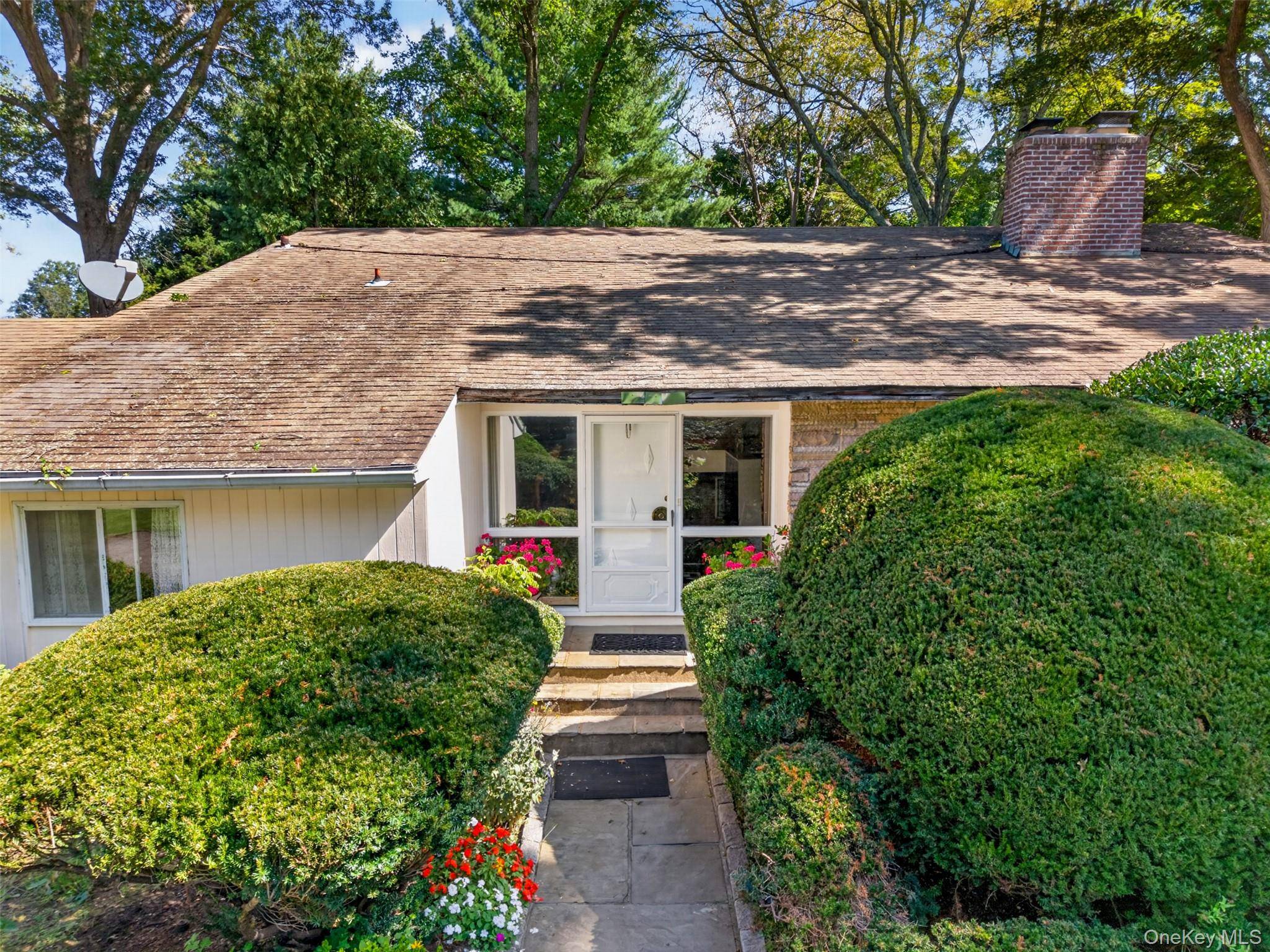 2495 Cedar Swamp RD, Glen Head, NY 11545