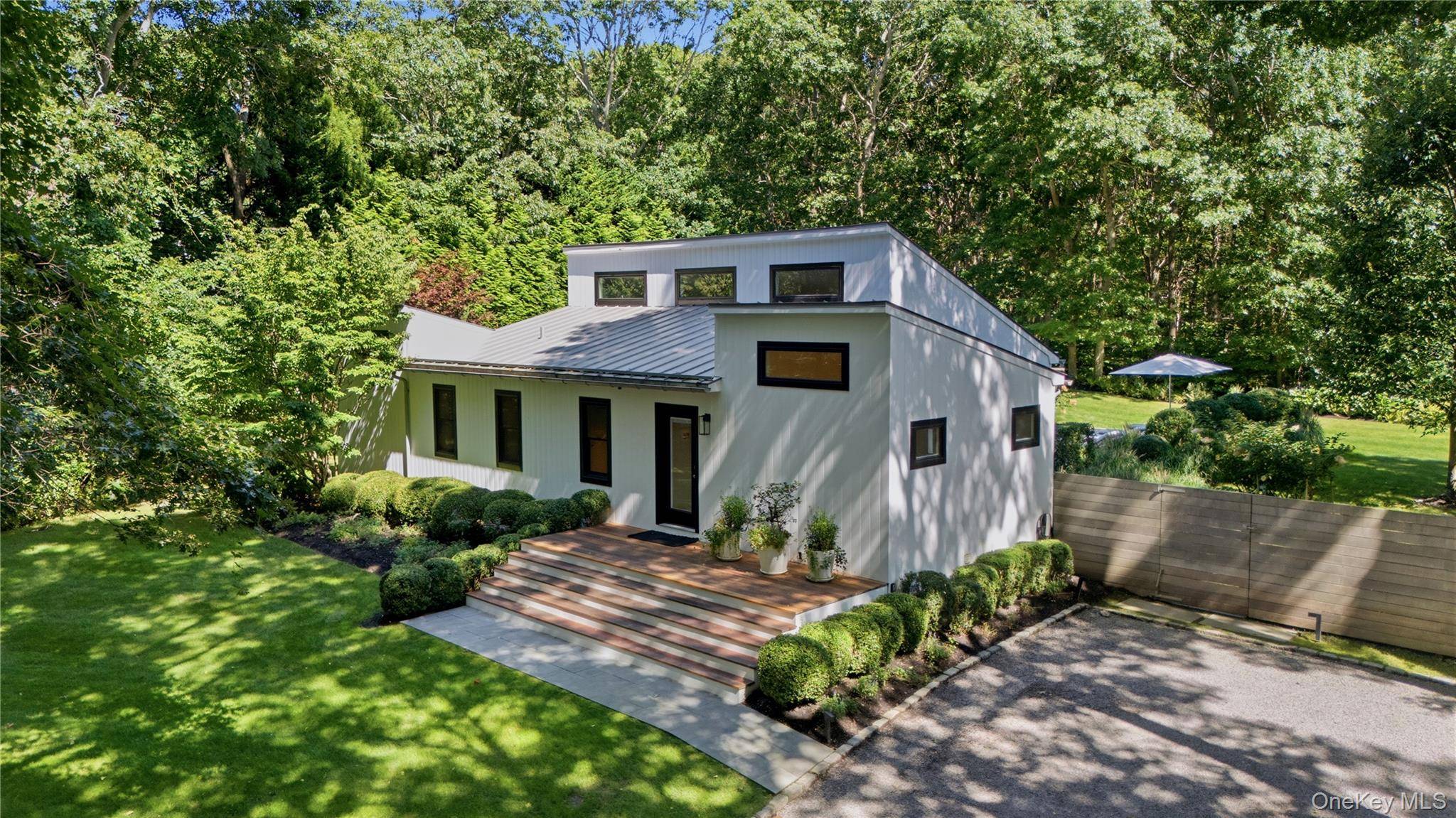 12 Surrey CT, East Hampton, NY 11937
