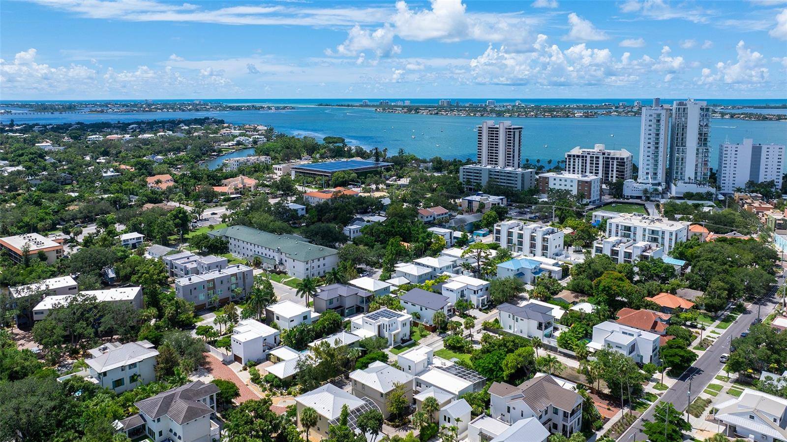 1677 DEVONSHIRE LN, Sarasota, FL 34236