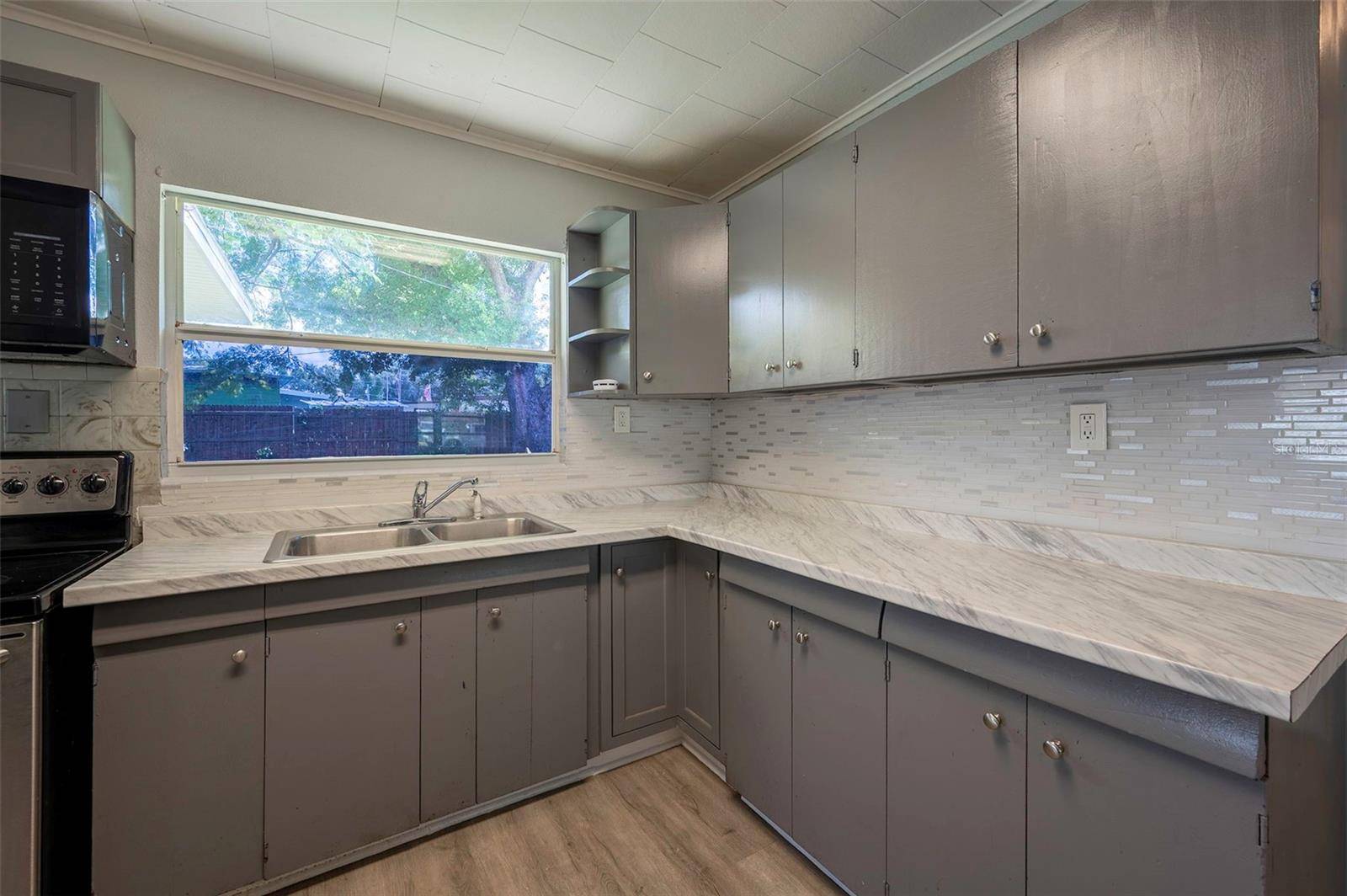 5136 STUDIO DR, Zephyrhills, FL 33542