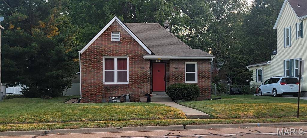 909 W Main ST, Collinsville, IL 62234