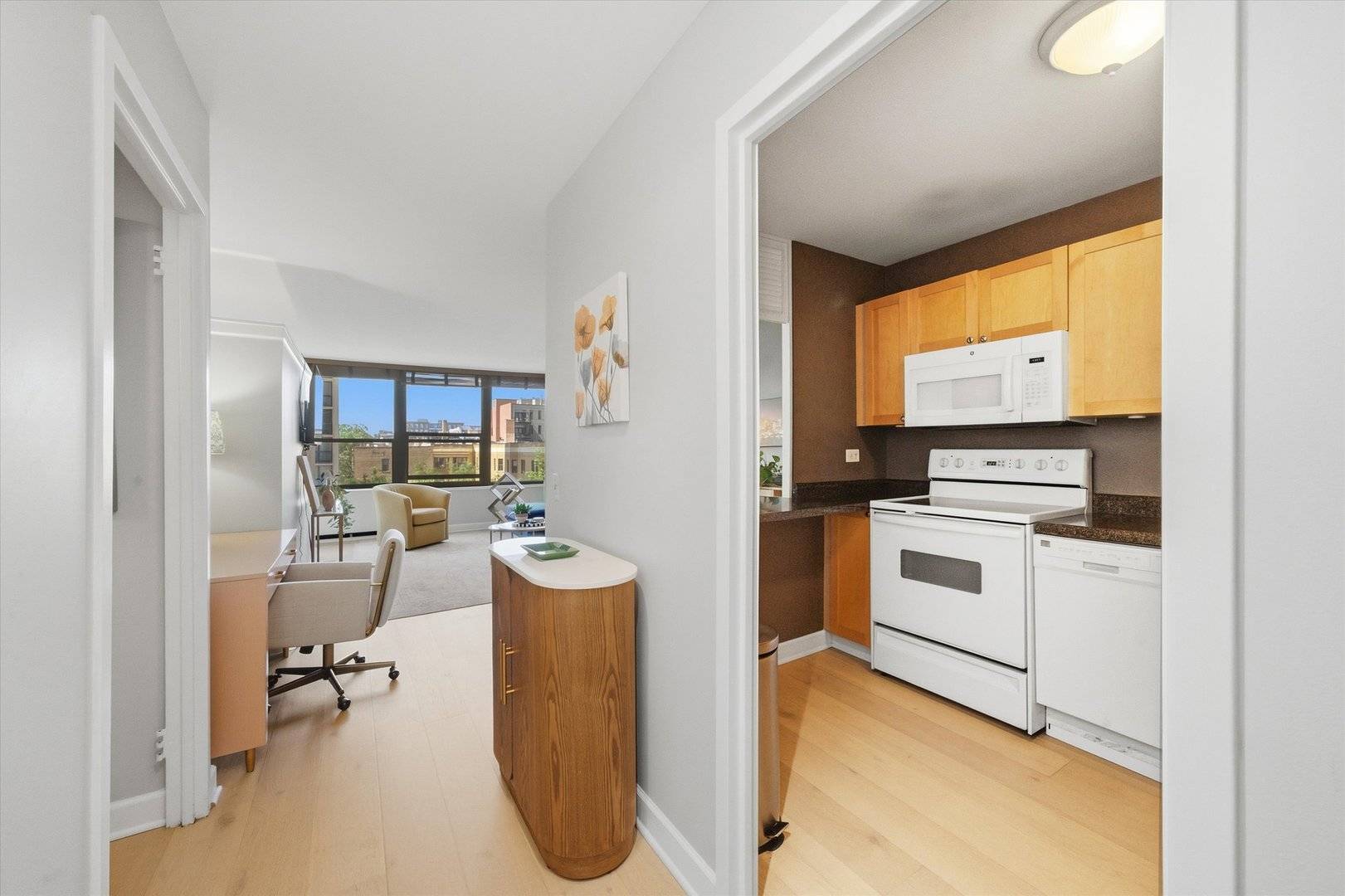 1560 N Sandburg TER #507J, Chicago, IL 60610