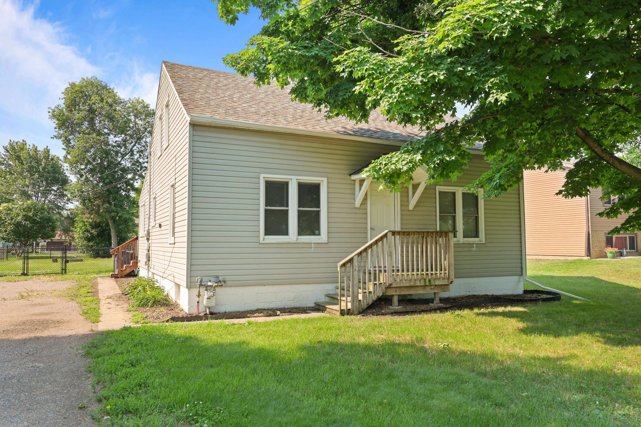 818 E Minnesota ST, Saint Joseph, MN 56374