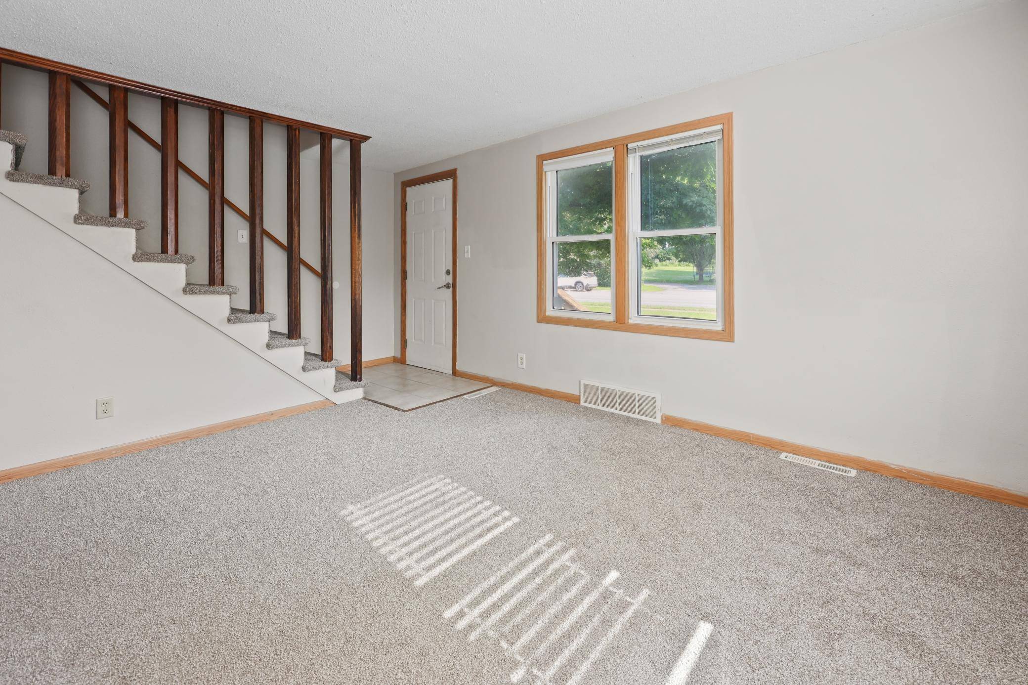 818 E Minnesota ST, Saint Joseph, MN 56374