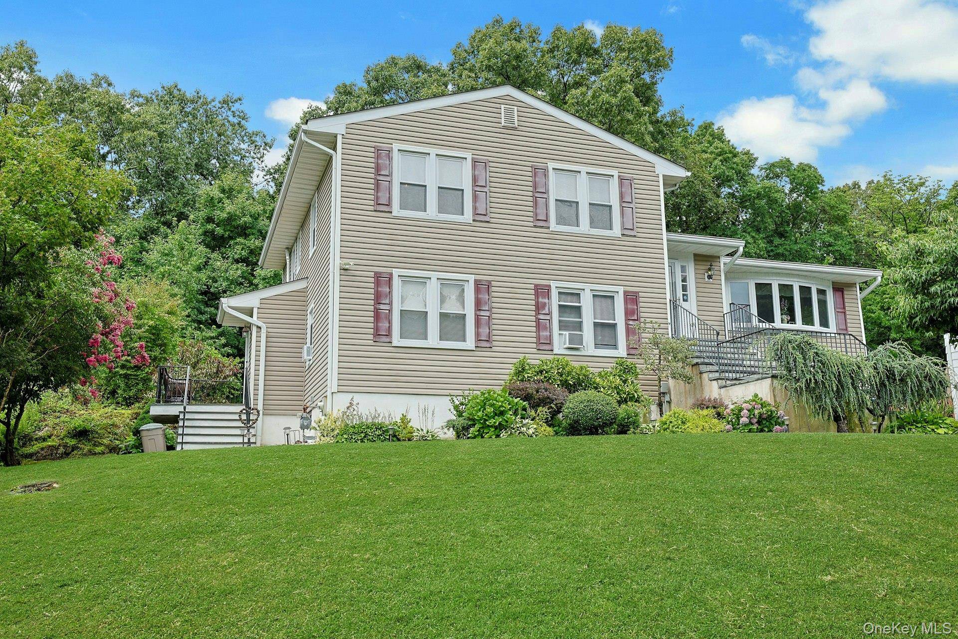 7 Holly Ridge RD, Valhalla, NY 10595