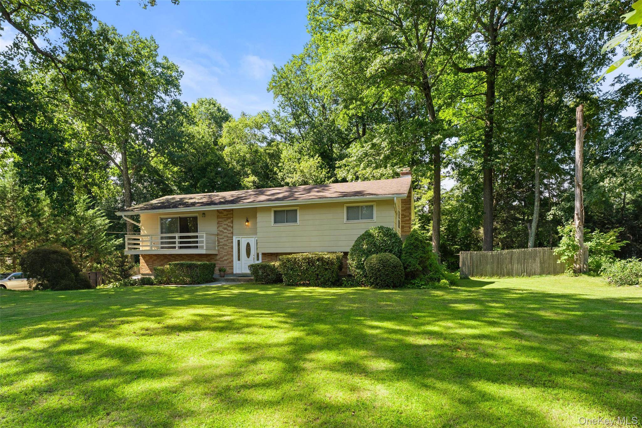 182 Geymer DR, Mahopac, NY 10541