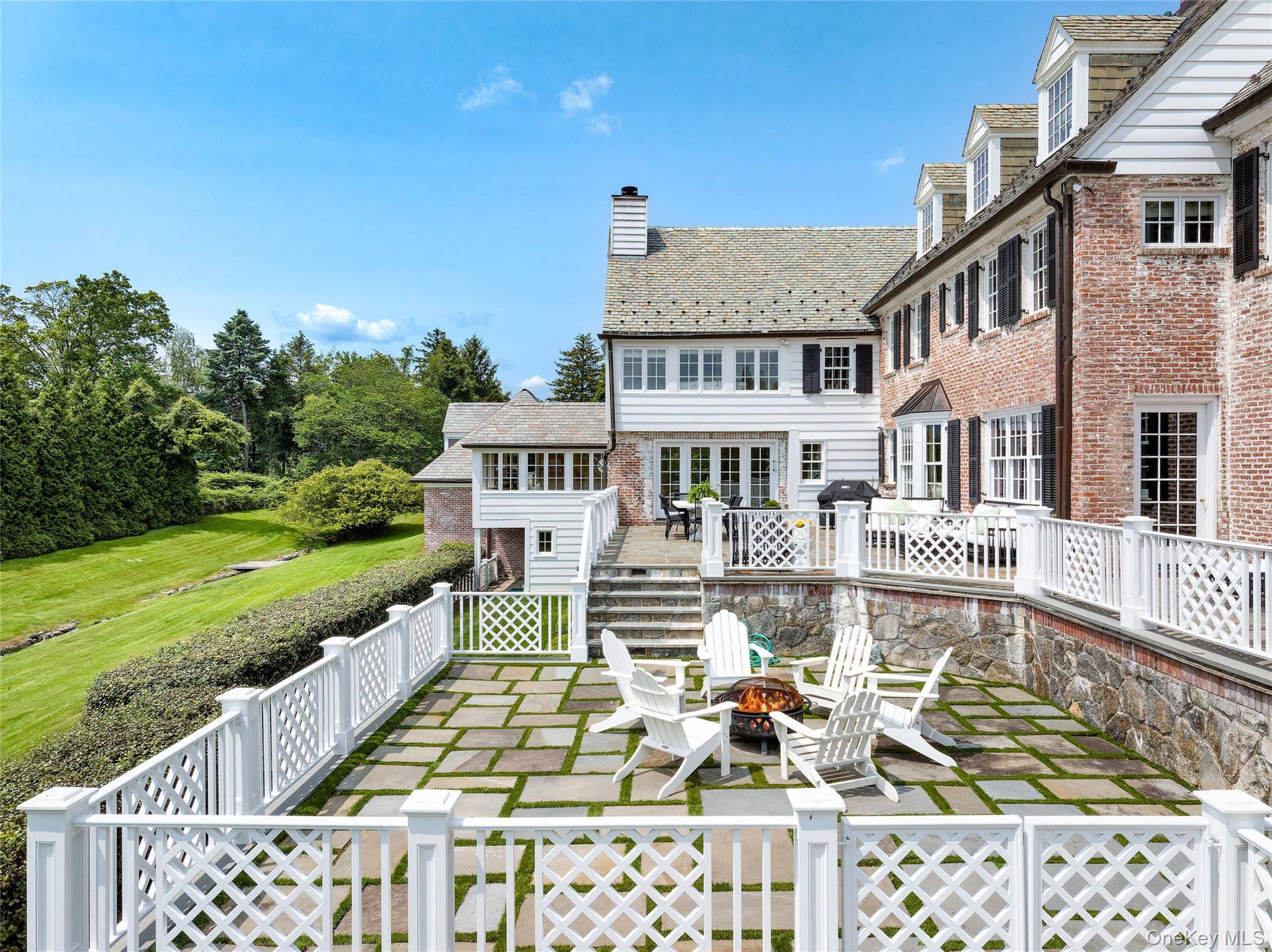 25 Hilltop PL, Rye, NY 10580