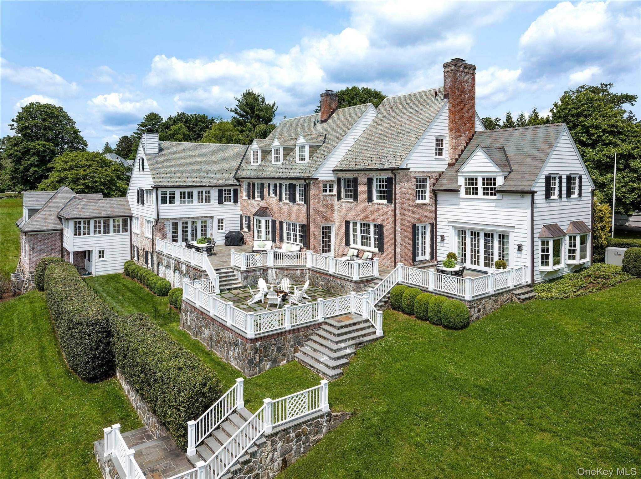 25 Hilltop PL, Rye, NY 10580