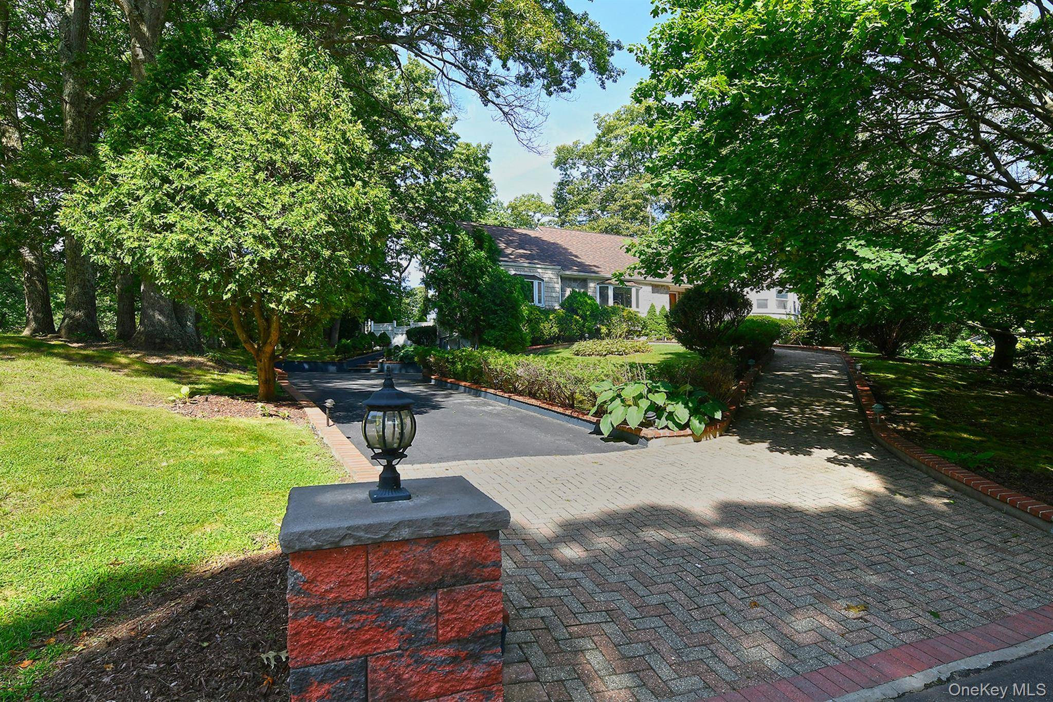 4 Village Hill DR, Dix Hills, NY 11746