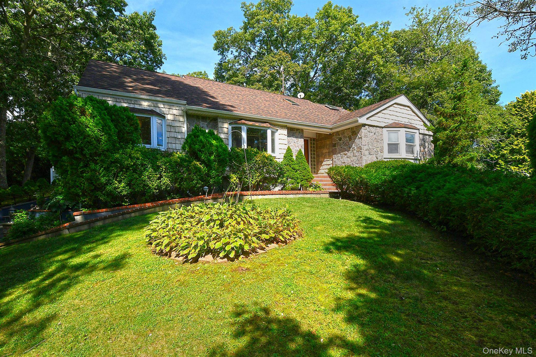 4 Village Hill DR, Dix Hills, NY 11746