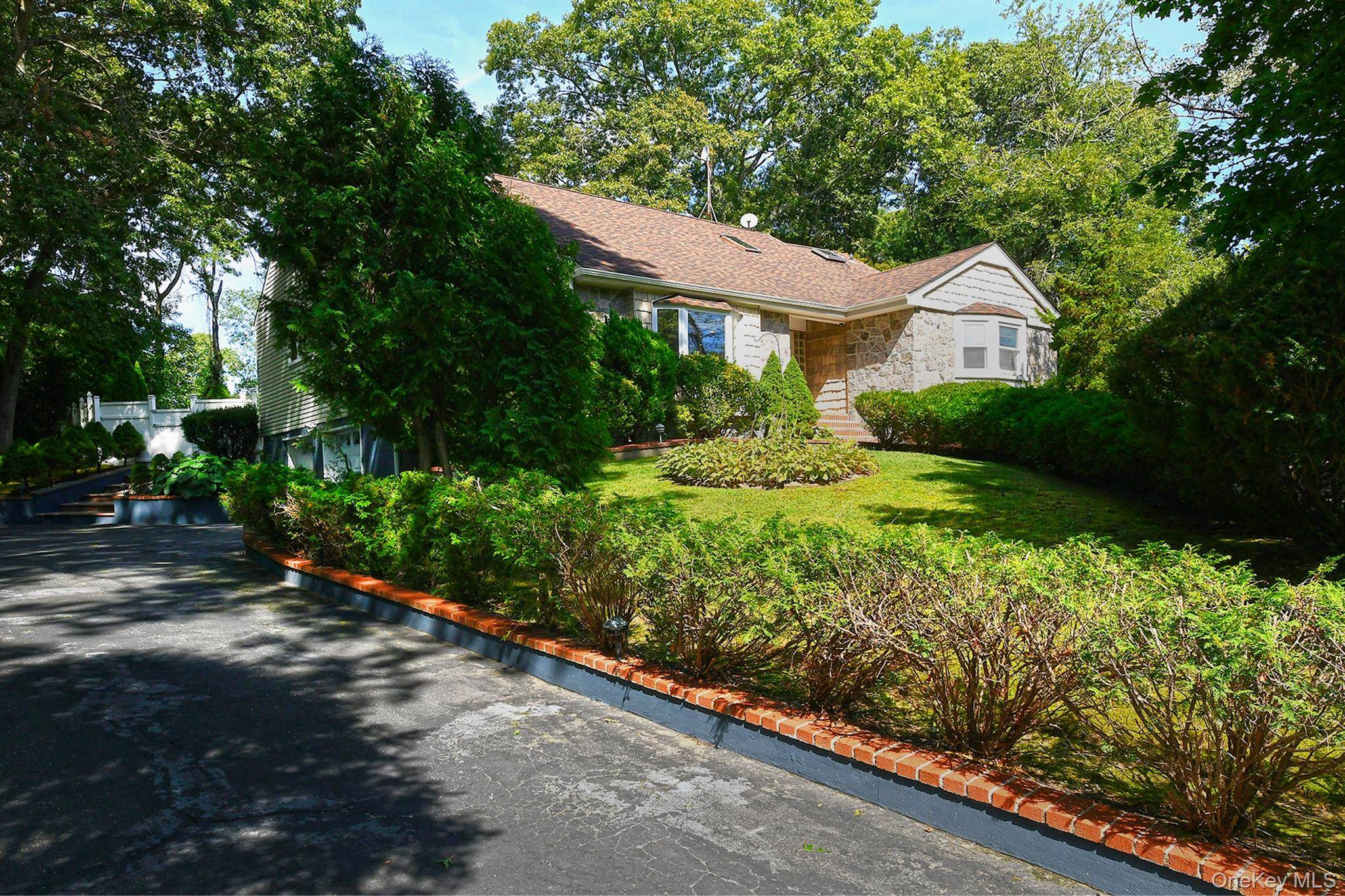 4 Village Hill DR, Dix Hills, NY 11746