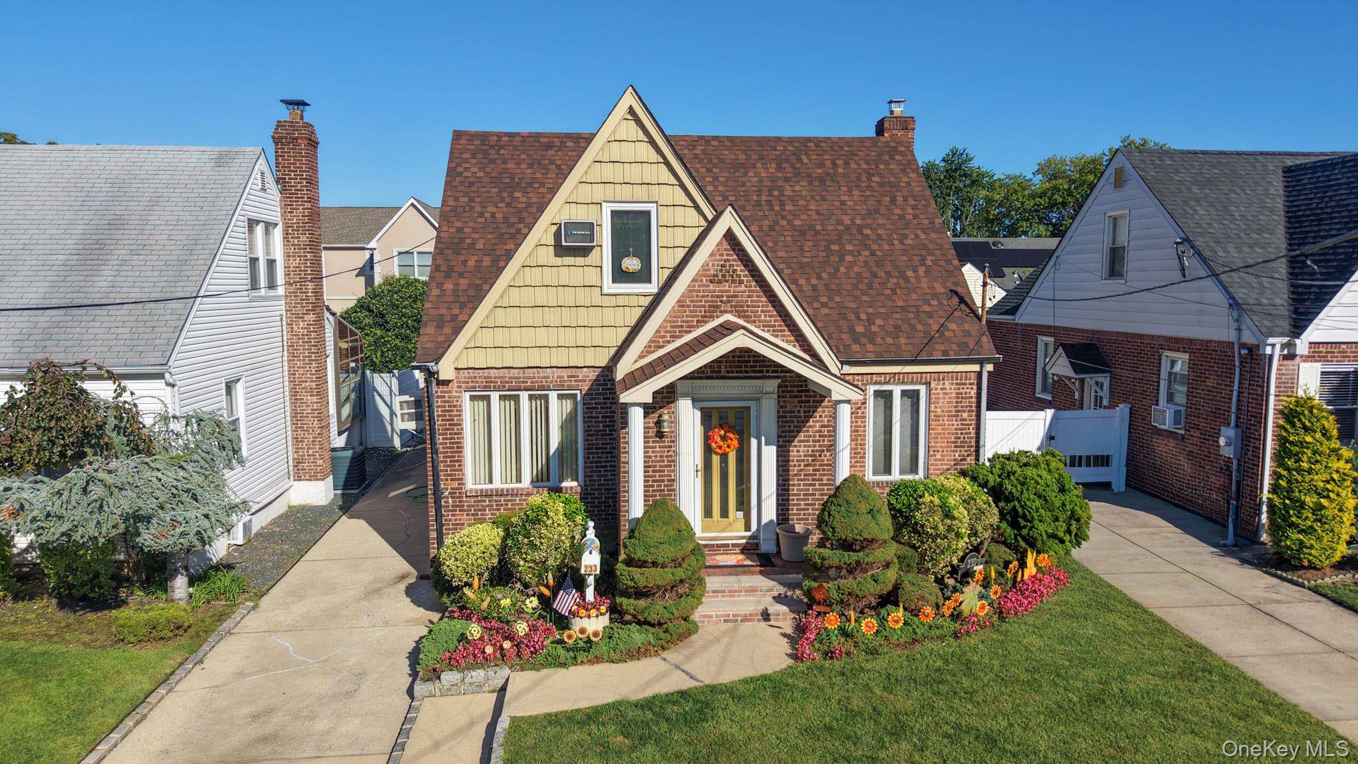 233 Cleveland ST, Franklin Square, NY 11010