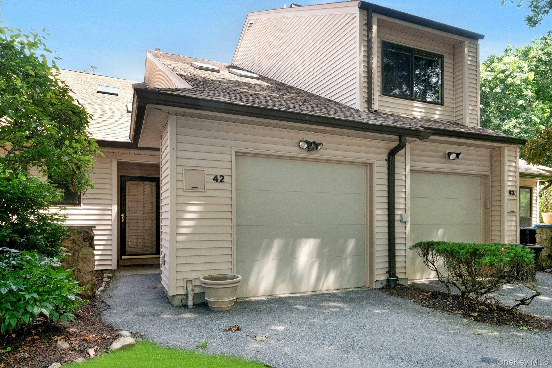 42 Hudson Watch DR, Ossining, NY 10562