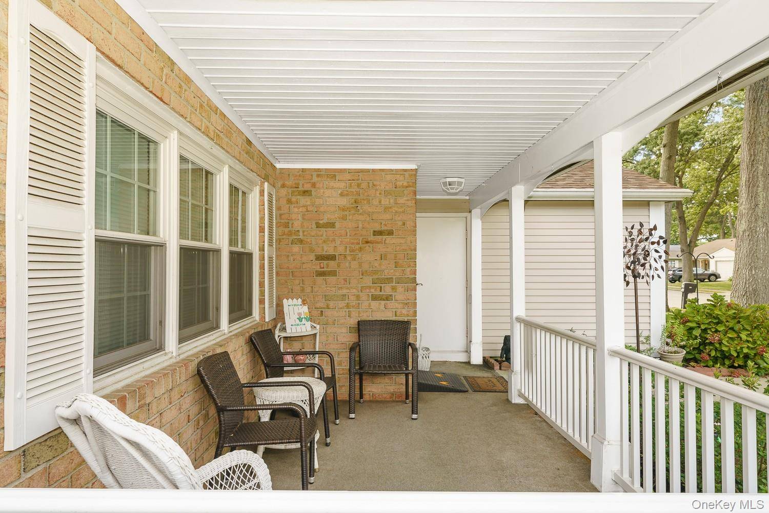 330 Brownfield DR, Ridge, NY 11961