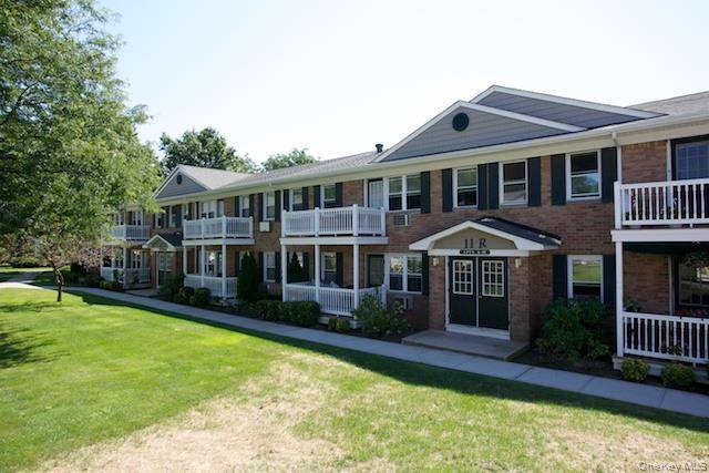 1355 Roanoke AVE #11RB, Riverhead, NY 11901