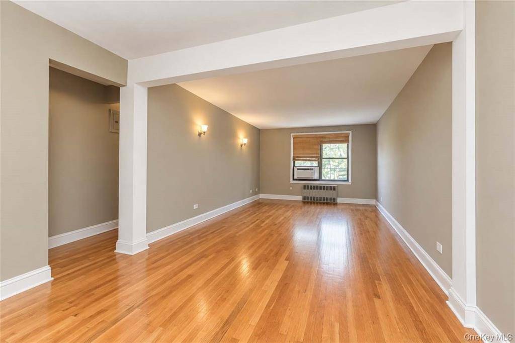 84-01 Main ST #429, Briarwood, NY 11435