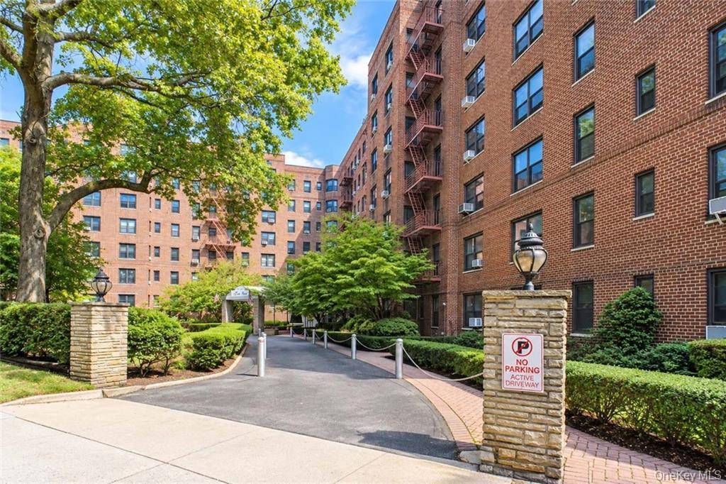 84-01 Main ST #429, Briarwood, NY 11435