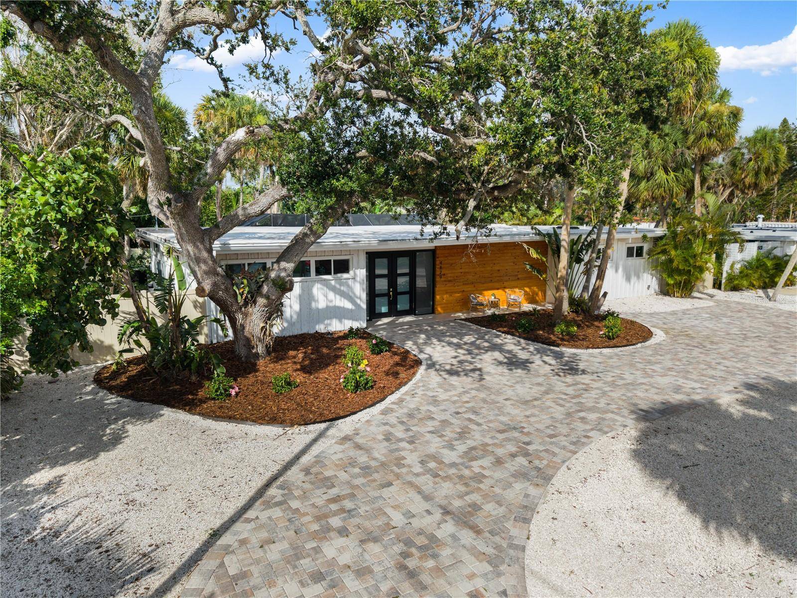 4879 COMMONWEALTH DR, Sarasota, FL 34242