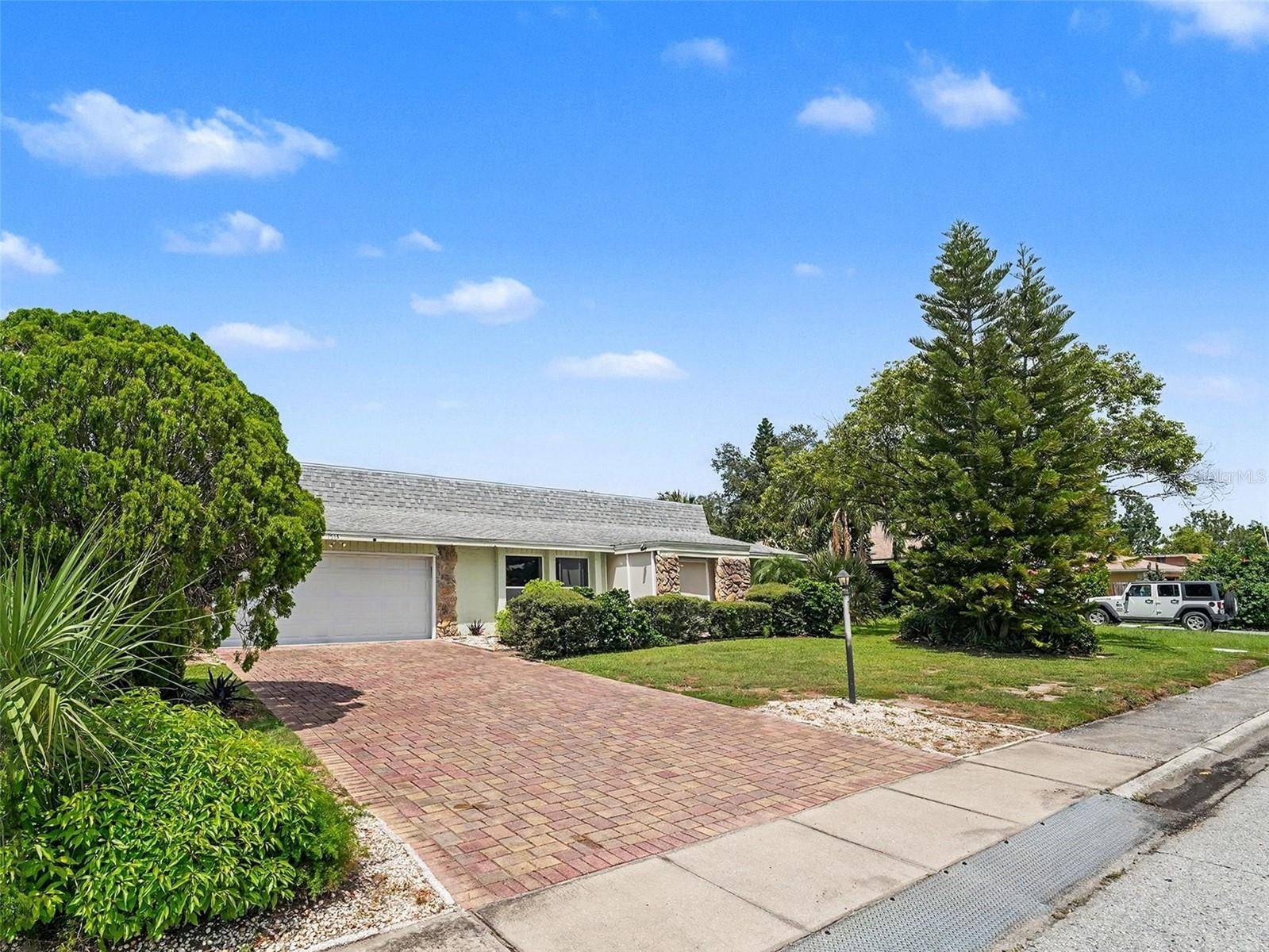 1513 NEW BEDFORD DR, Sun City Center, FL 33573