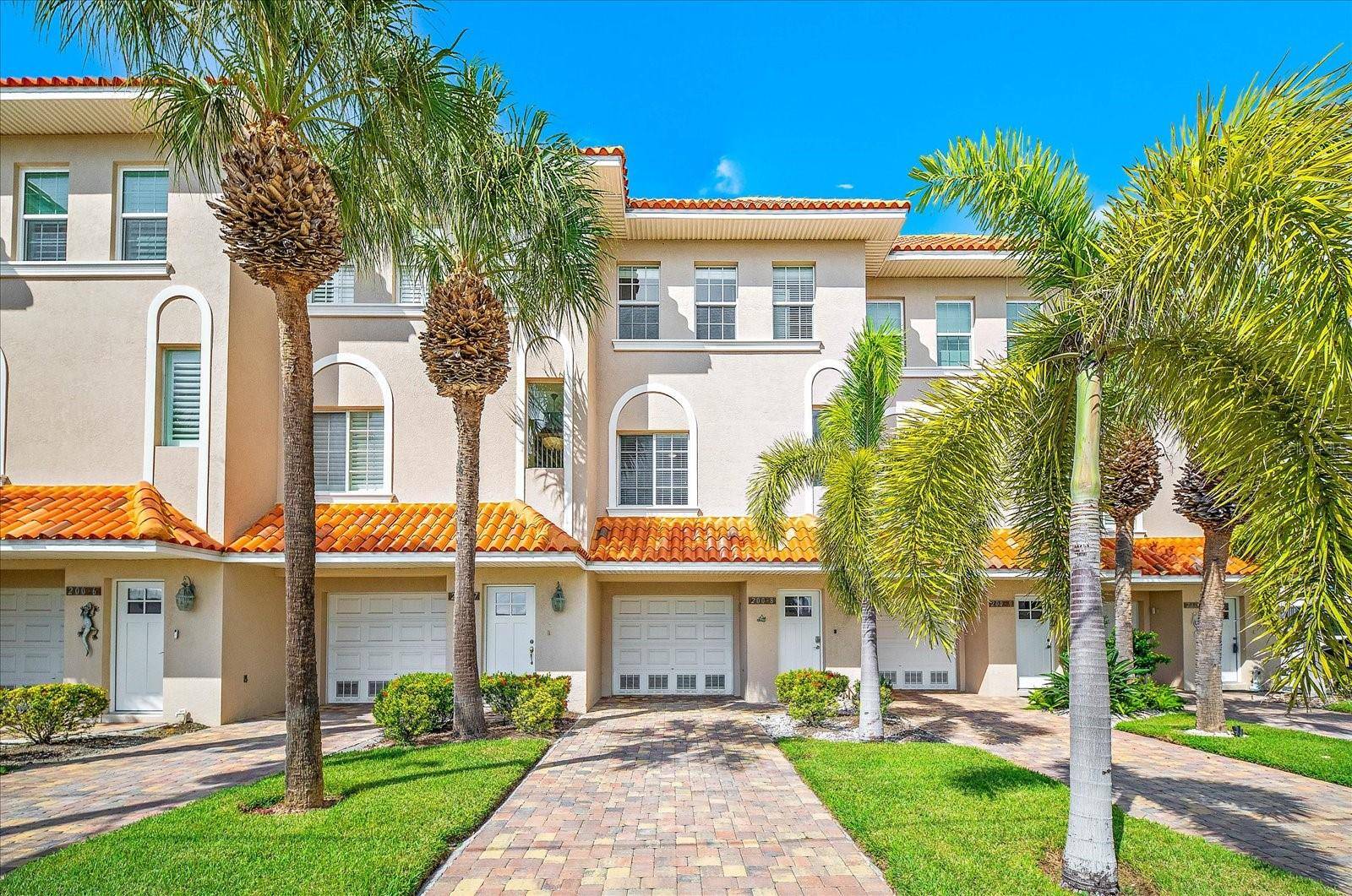 200 BRIGHTWATER DR #8, Clearwater Beach, FL 33767