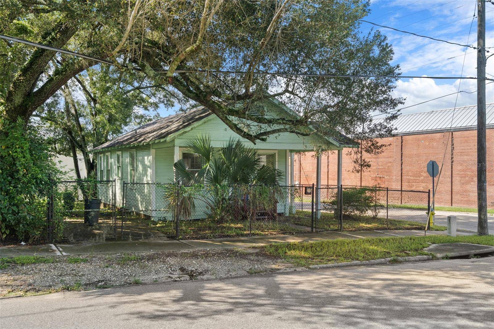 915 E SITKA ST, Tampa, FL 33604