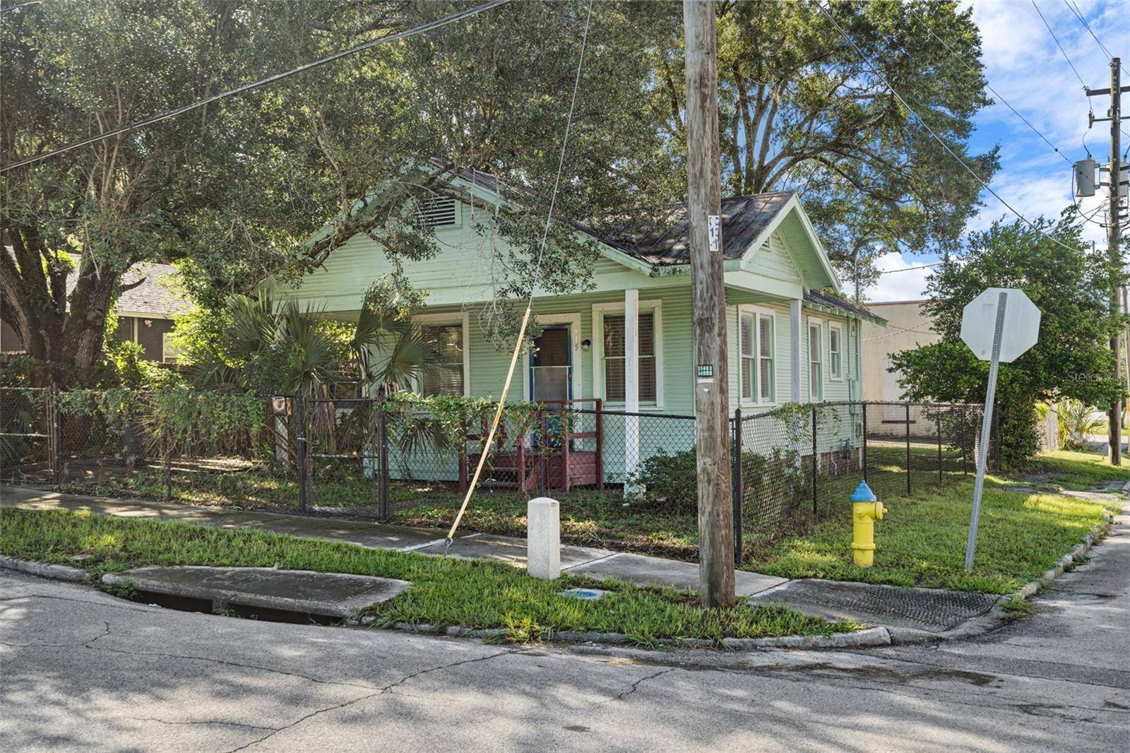 915 E SITKA ST, Tampa, FL 33604