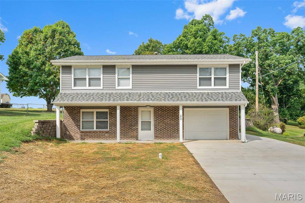 945 Westridge DR, Pacific, MO 63069