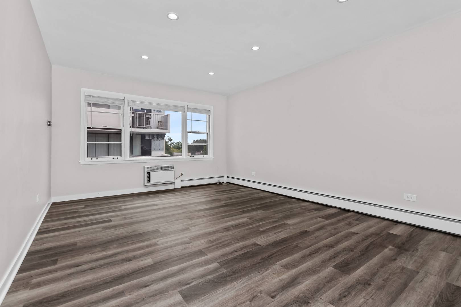 938 NORTH BLVD #402, Oak Park, IL 60301