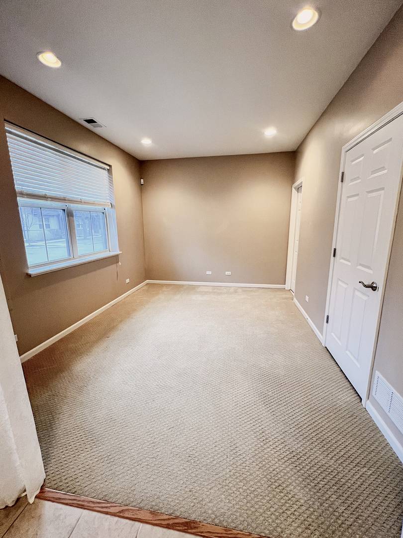 742 Summit LN, Vernon Hills, IL 60061