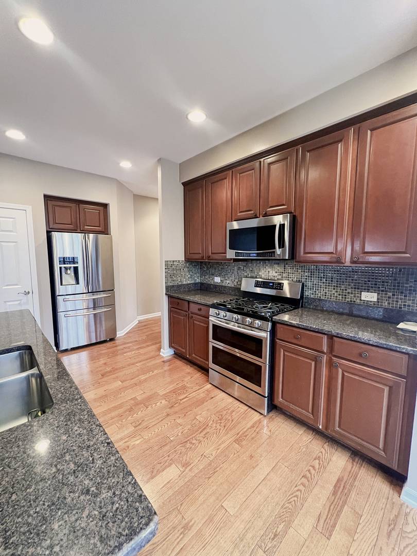 742 Summit LN, Vernon Hills, IL 60061