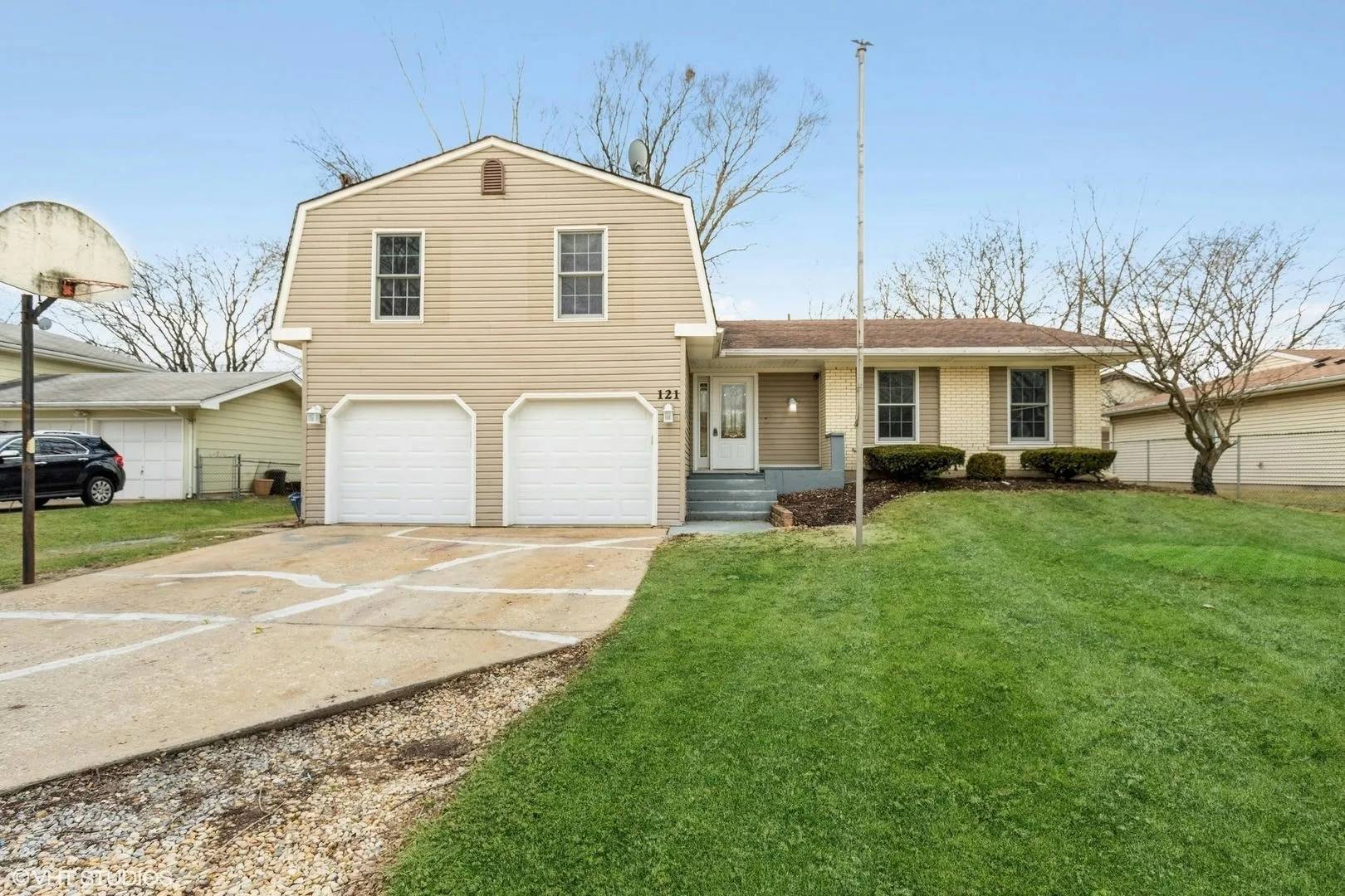 121 Richmond DR, Bolingbrook, IL 60440