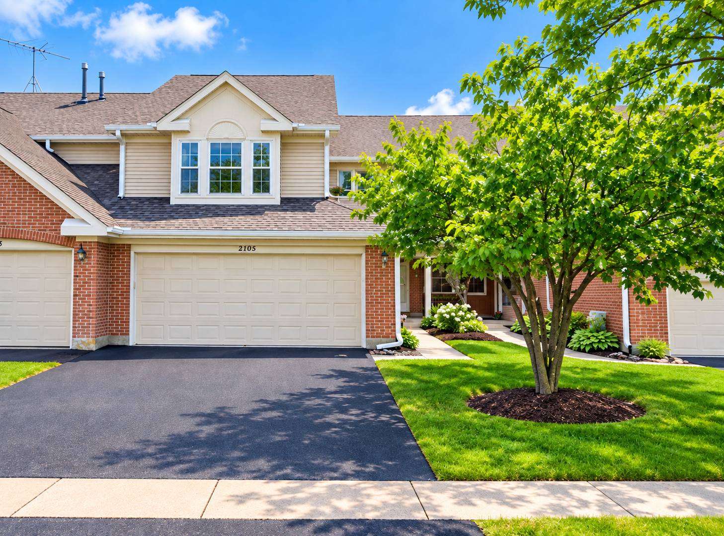2105 Glasgow CT #2105, Hanover Park, IL 60133