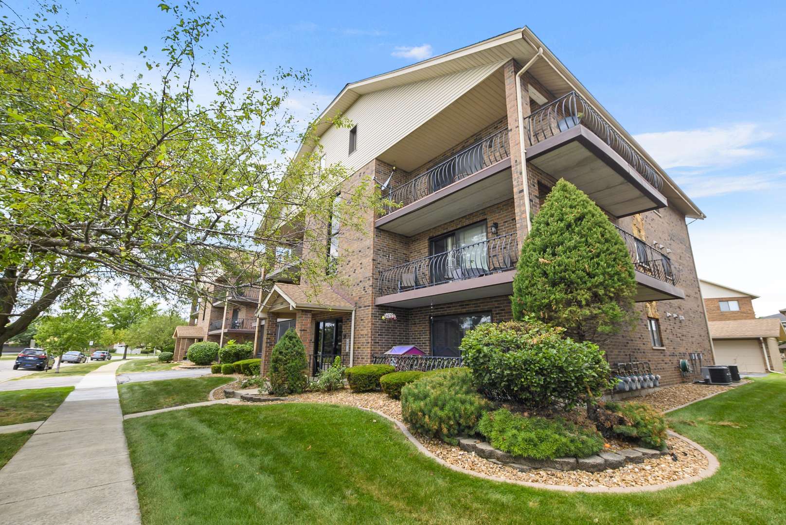 8124 169th ST #2E, Tinley Park, IL 60477