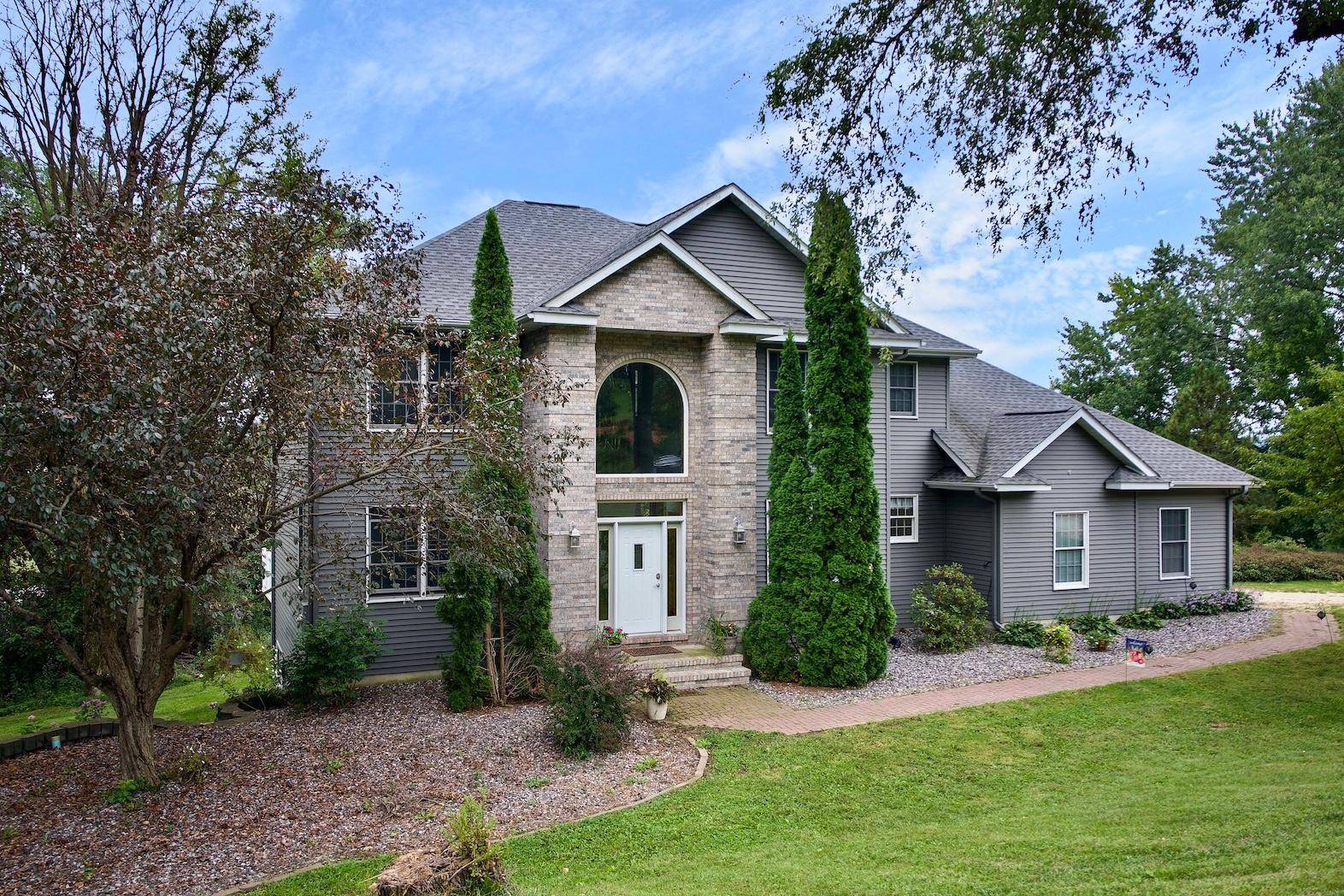W157 Thomas RD, Fountain City, WI 54629