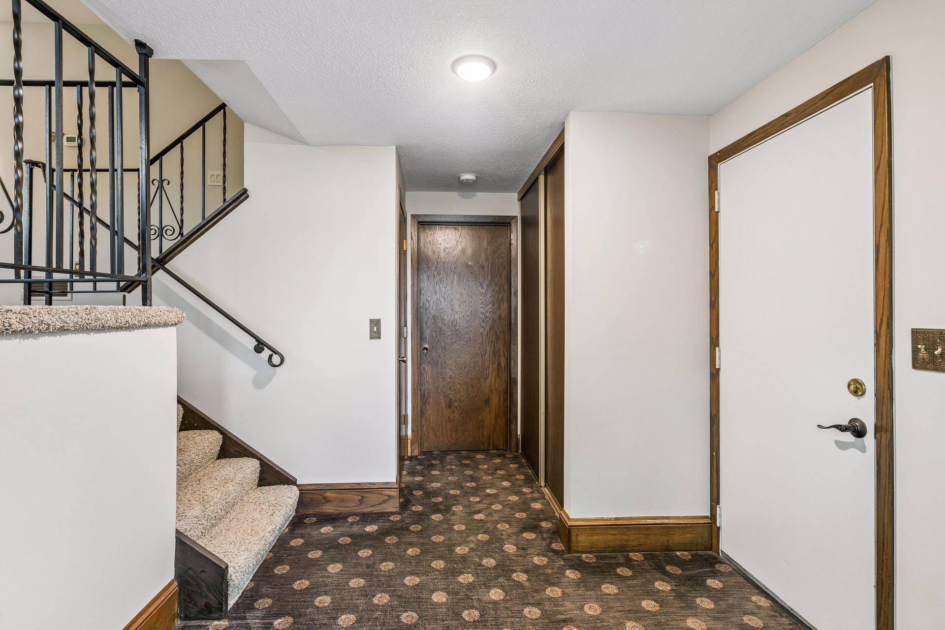 1013 Robinhood PL, Shoreview, MN 55126