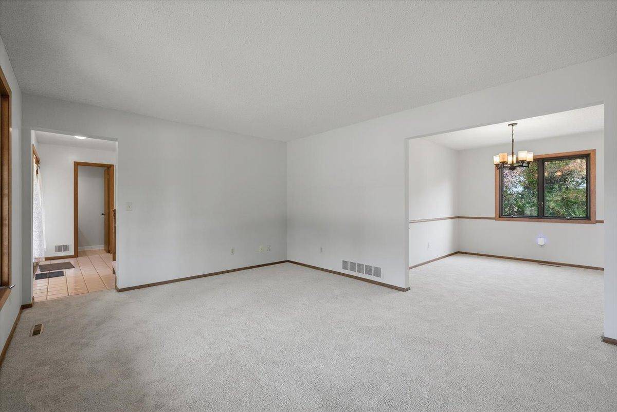 454 Oday ST S, Maplewood, MN 55119