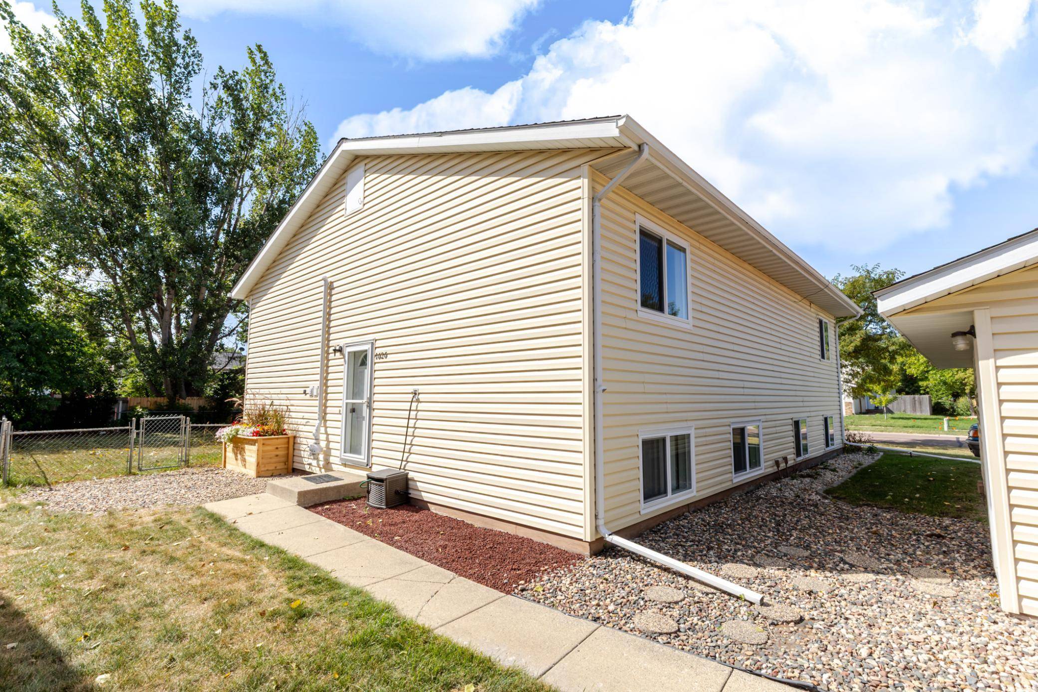 1626 34 1/2 AVE S, Fargo, ND 58104