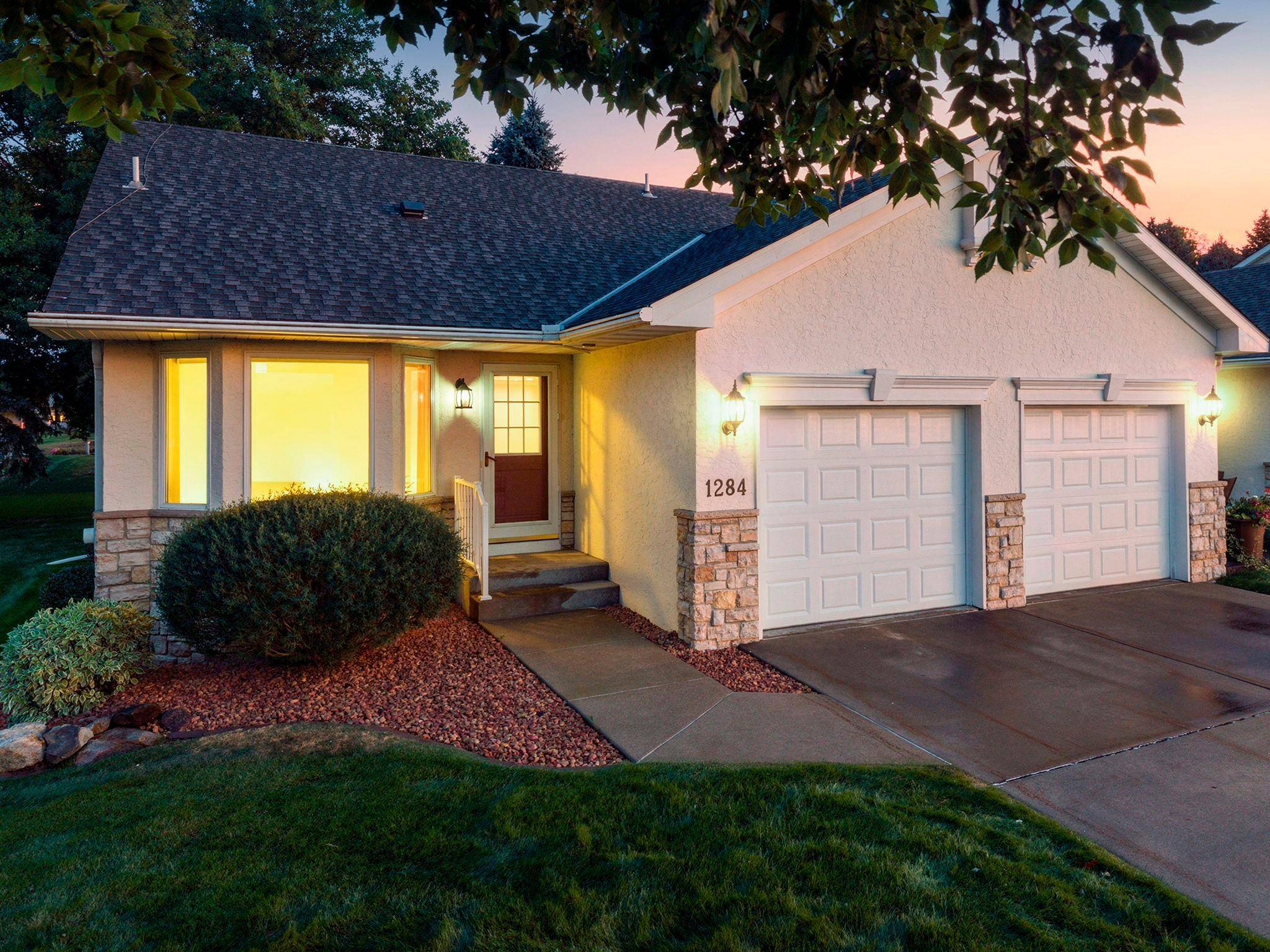 1284 Quincy CIR, Shakopee, MN 55379