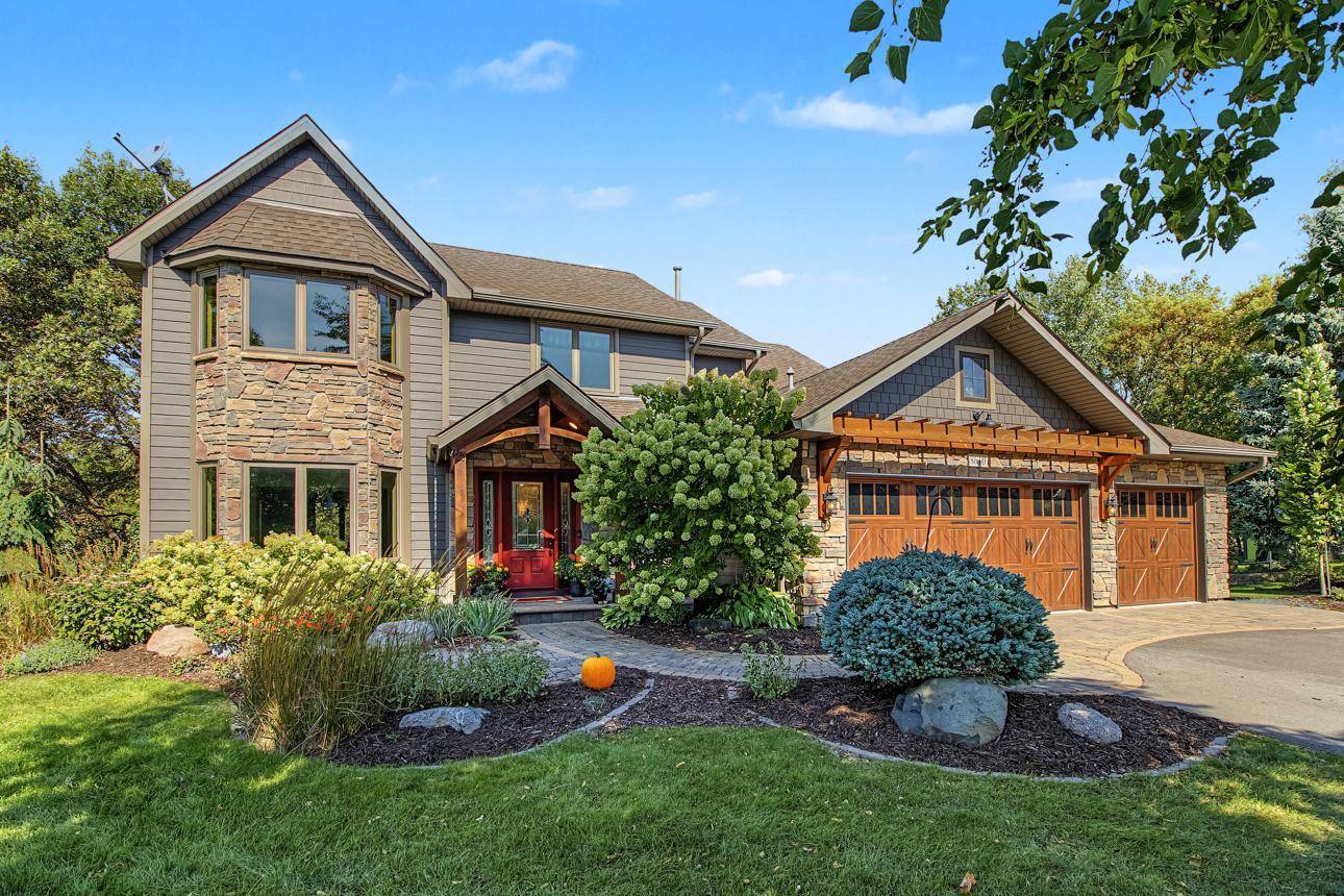 8610 Valley View CT, Chanhassen, MN 55317
