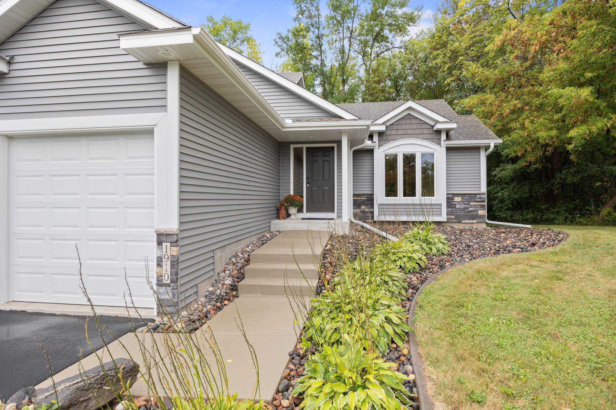 1910 Buffalo Ridge DR, Buffalo, MN 55313