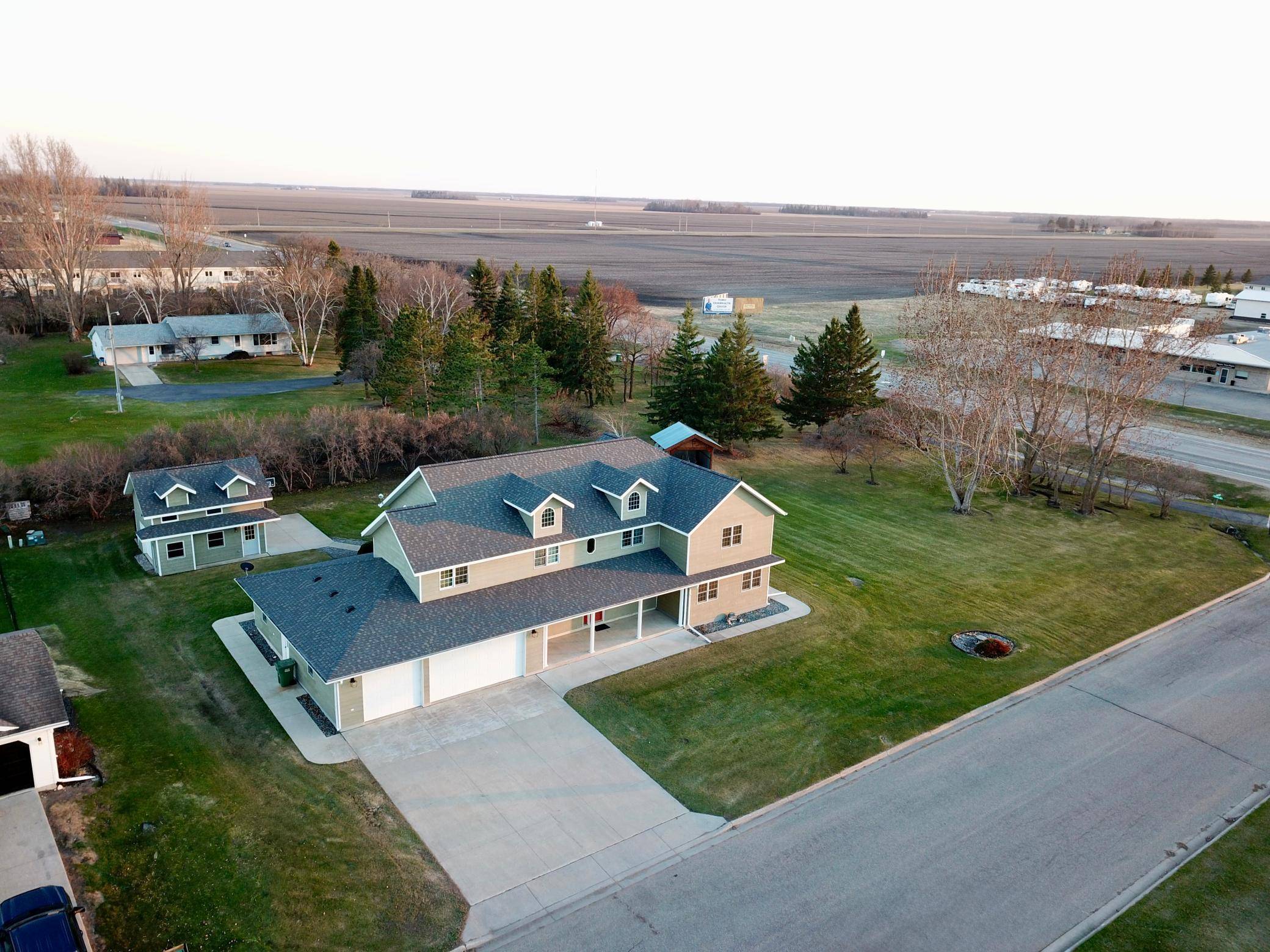 310 7th ST SW, Roseau, MN 56751