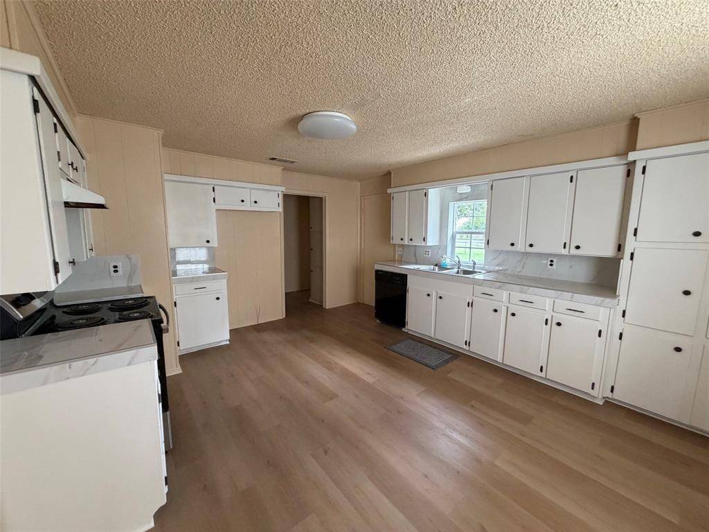1114 Thorpe Springs Road, Granbury, TX 76048