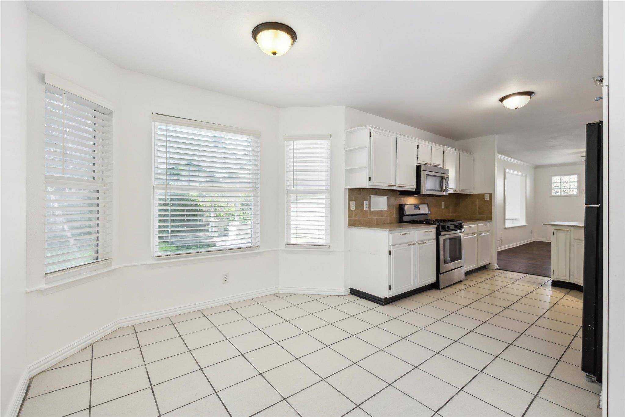 1102 Crestview ST, Round Rock, TX 78681