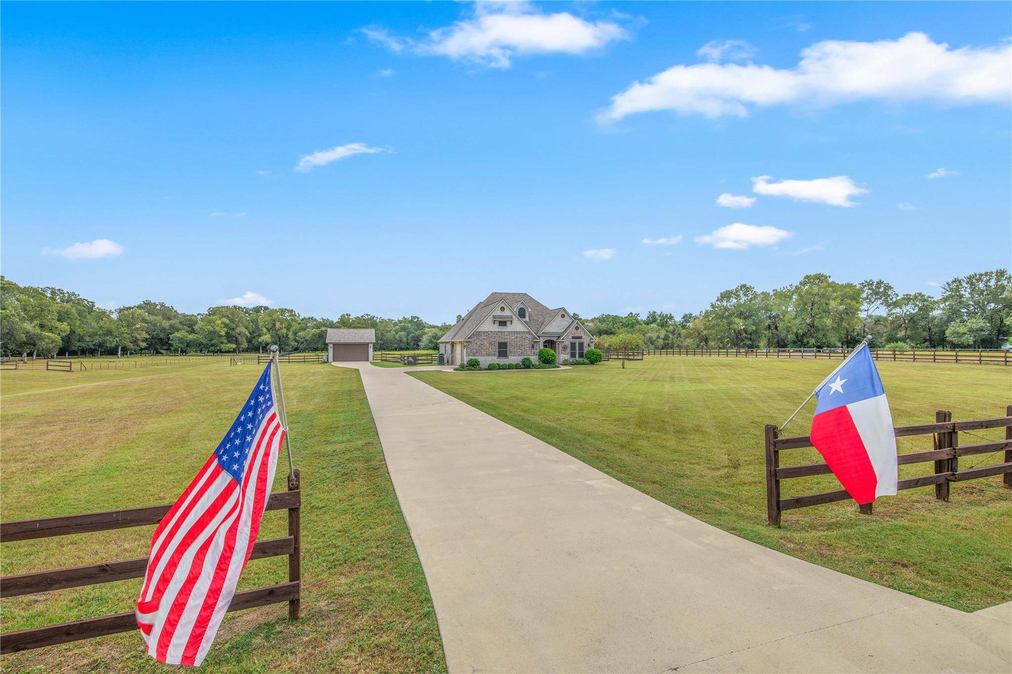 9600 Shadow Creek TRL, Bryan, TX 77808