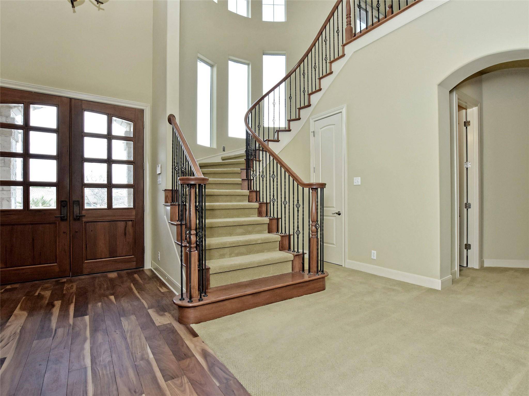 210 Clubhouse DR, Lakeway, TX 78734