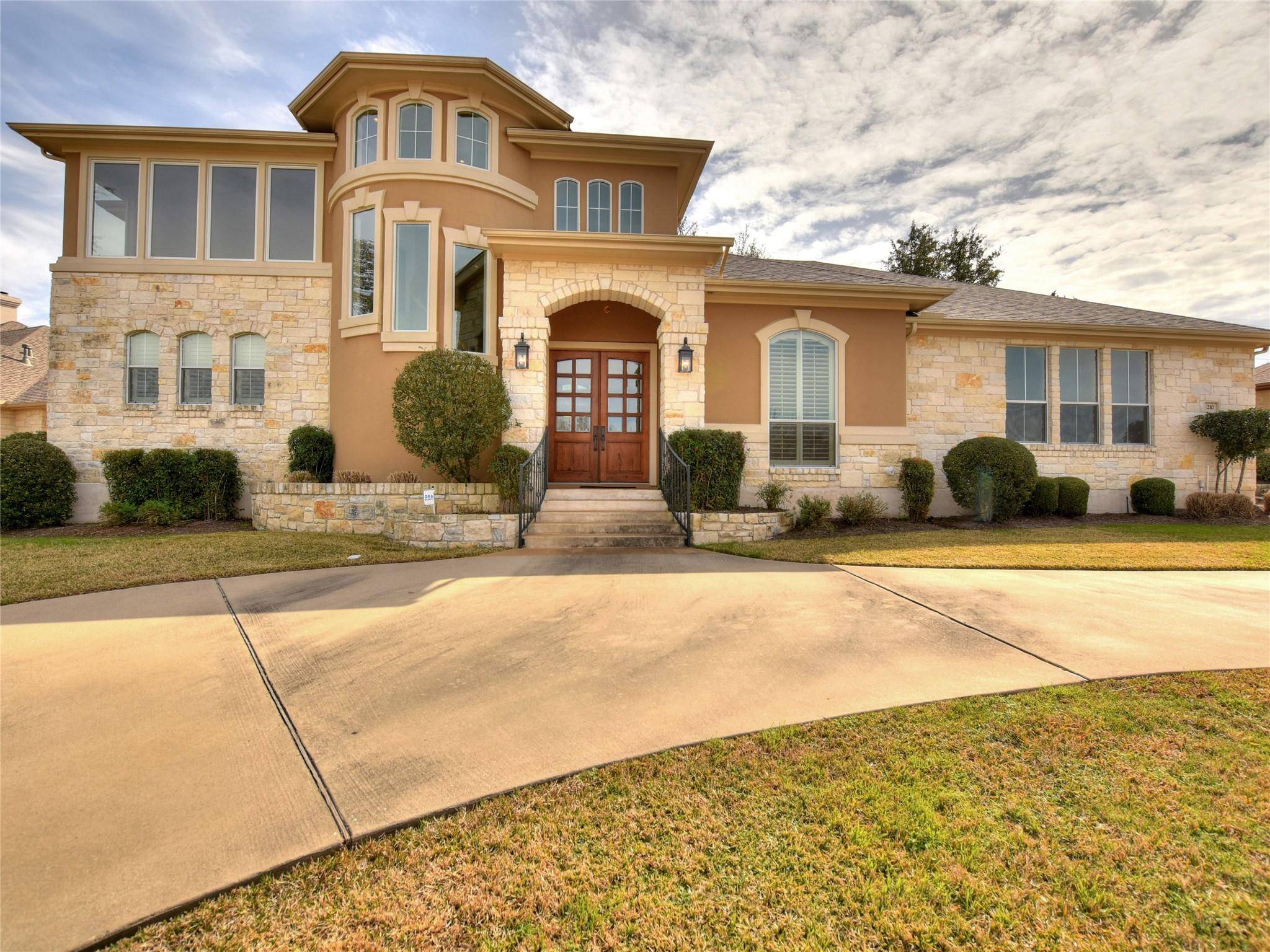 210 Clubhouse DR, Lakeway, TX 78734